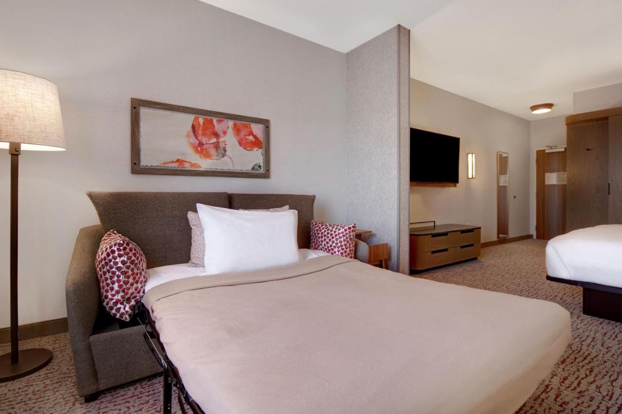 Fairfield & Palmdale Hotel 2*
